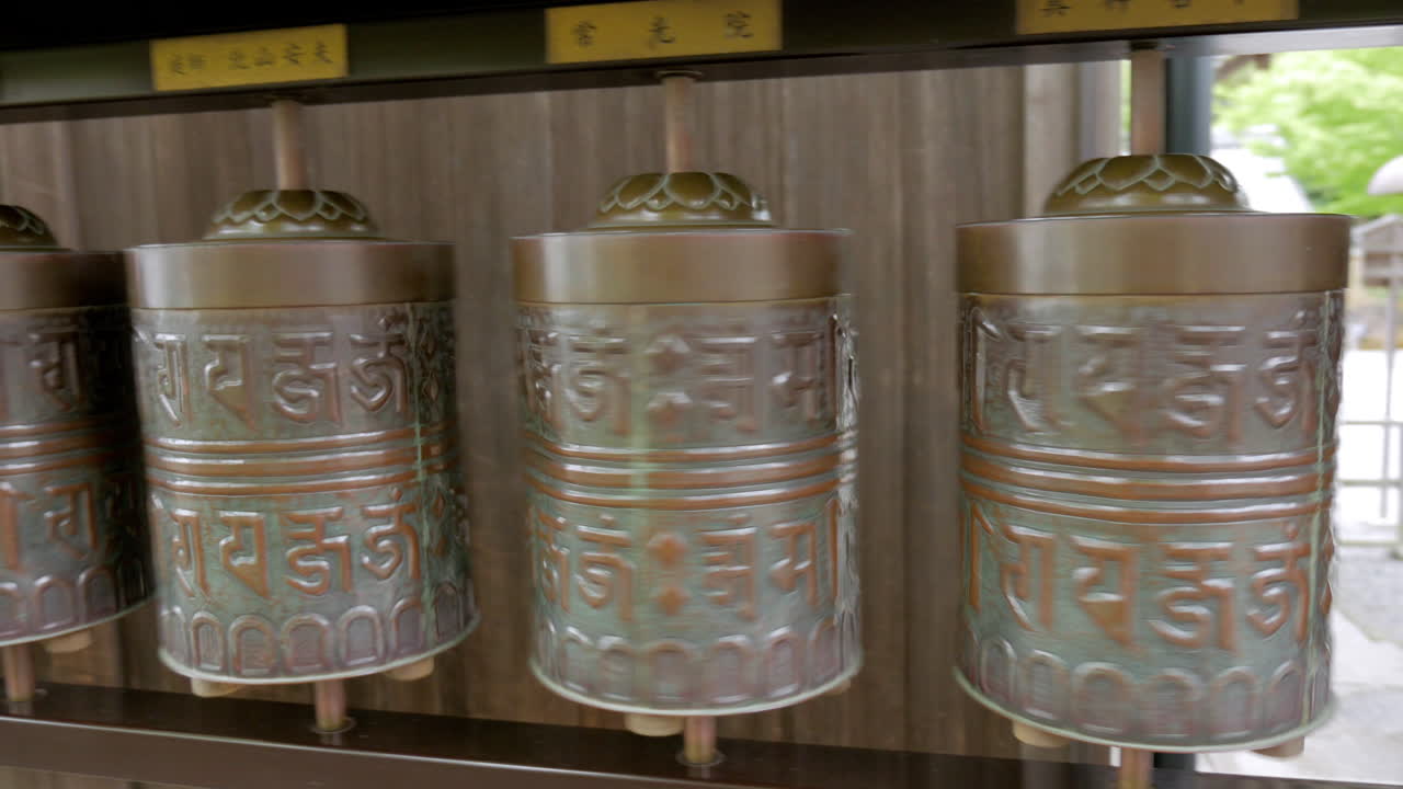 일본 교토 코다이지 사원의 회전 구리 실린더