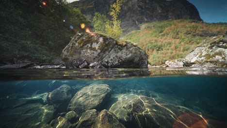 división bajo el agua tomada en el lago loen en noruega