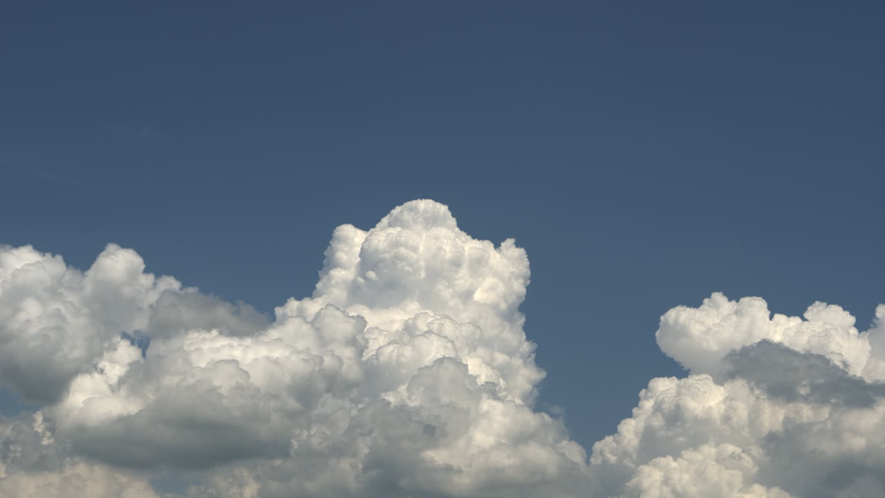 cumulus time lapse that moves with the wind