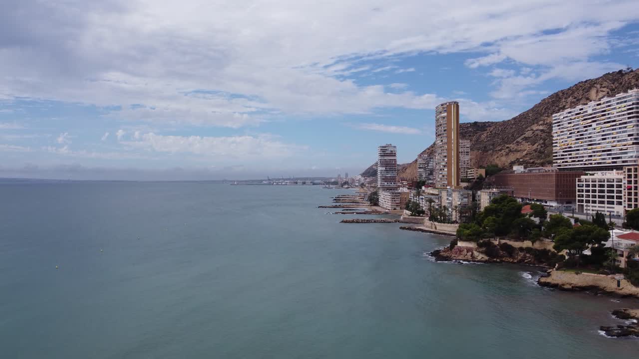 alicante, españa, complejo turístico español, bienes raíces, costa, video aéreo de drones