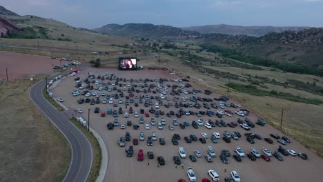 Red-Rocks-Park-Und-Amphitheater-Autokino-Im-Freien,-Denver