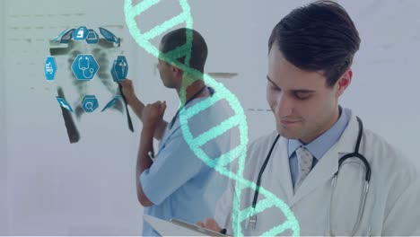 globo de iconos médicos y estructura de adn contra dos médicos masculinos que trabajan
