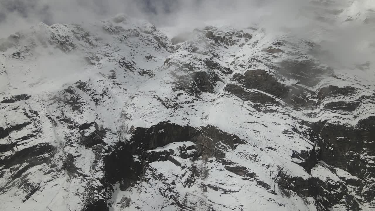 A stunning drone video following the route toward Manaslu Peak, revealing snowy slopes, towering ridges, and the raw high-altitude beauty of the Himalayan landscape