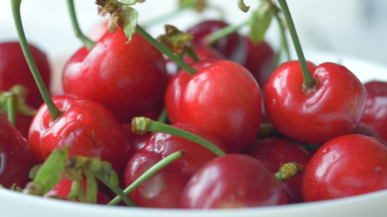 한 그에 신선한 체리