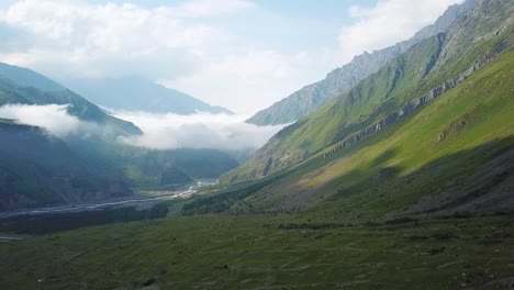 Vista-Aérea-Of-A-Río-Through-The-Countryside-In-The-Republic-Of-Georgia-2