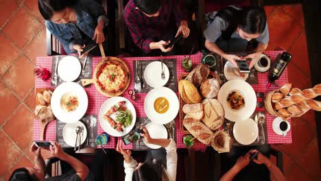 Group Of Friend Take A Picture With Mobile Phone Before Having Nice Food And Drinks, Video 4K