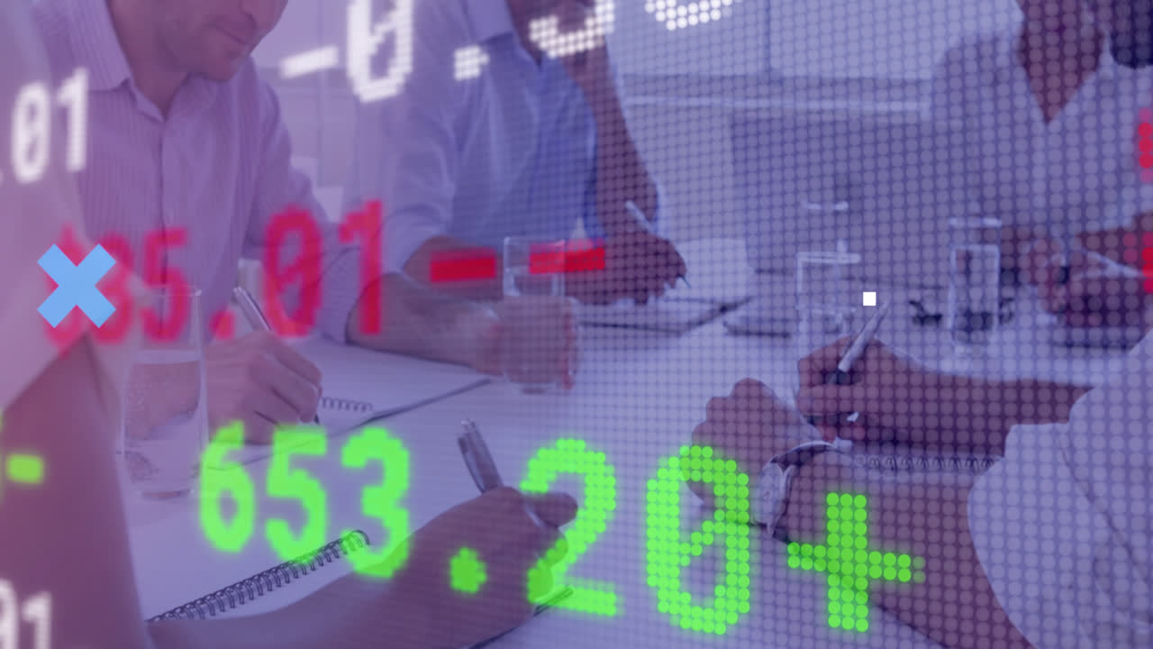 animación del procesamiento de datos financieros sobre personas de negocios durante la reunión en la oficina