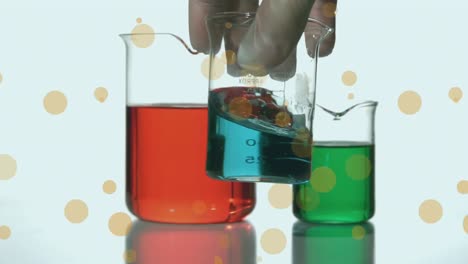 animación de puntos sobre el vaso de la mano