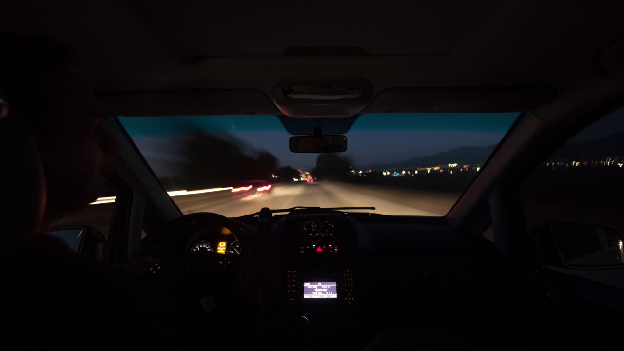 야간 도로에서 운전하는 시간