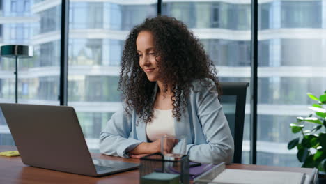 Smiling-manager-greeting-laptop-video-conference.-Businesswoman-talking-clients