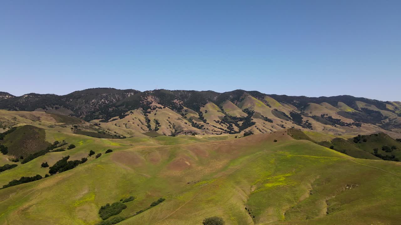 montaña escénica cerca de san luis obispo en california, estados unidos