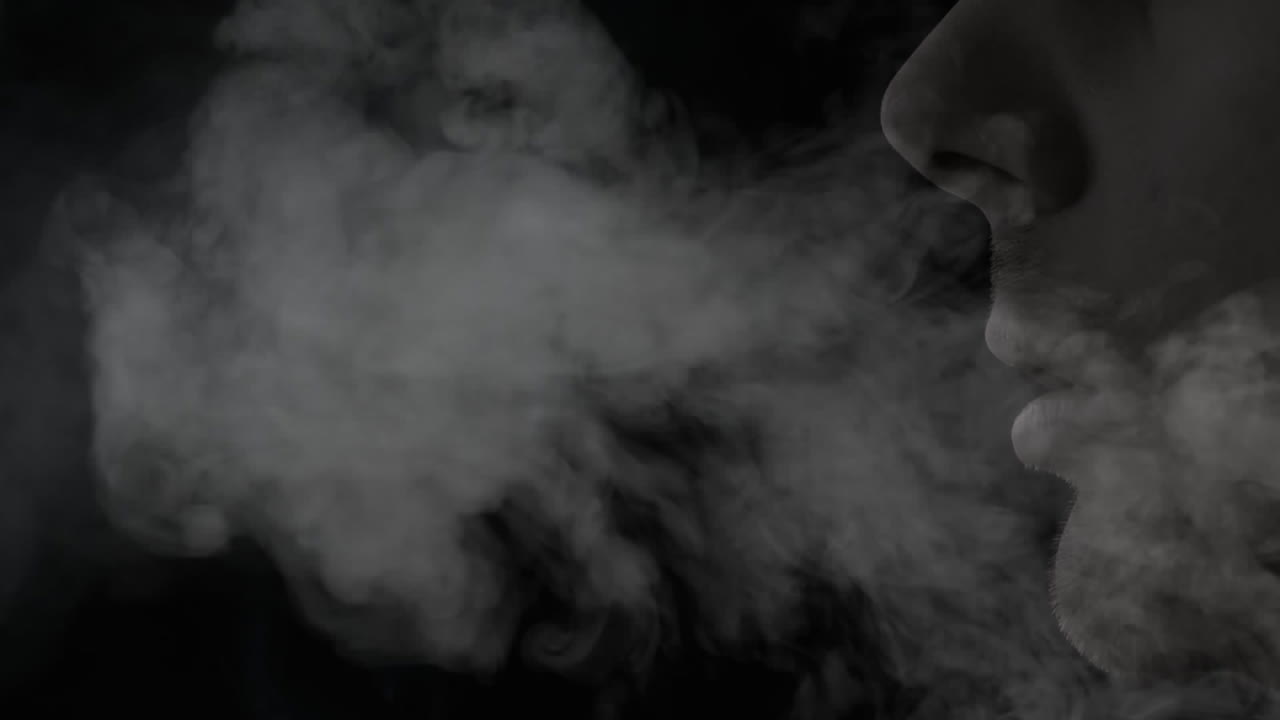 담배를 피우는 남자