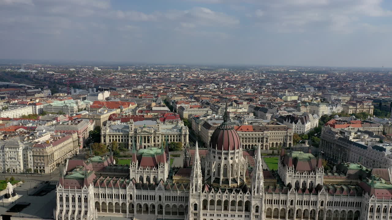 부다페스트에서 공중보기 의회 건물과 다뉴브 강
