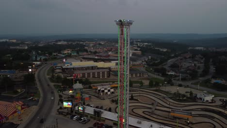 Fahrgeschäfte-Im-Vergnügungspark-In-Branson,-MO.-Drohnenaufnahmen