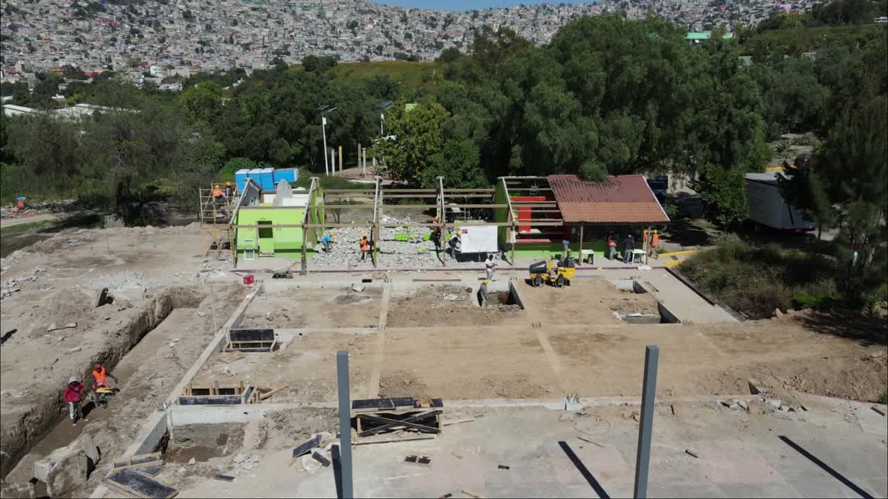 vista de drones del proceso de construcción del parque de la ciudad en méxico, video 4k