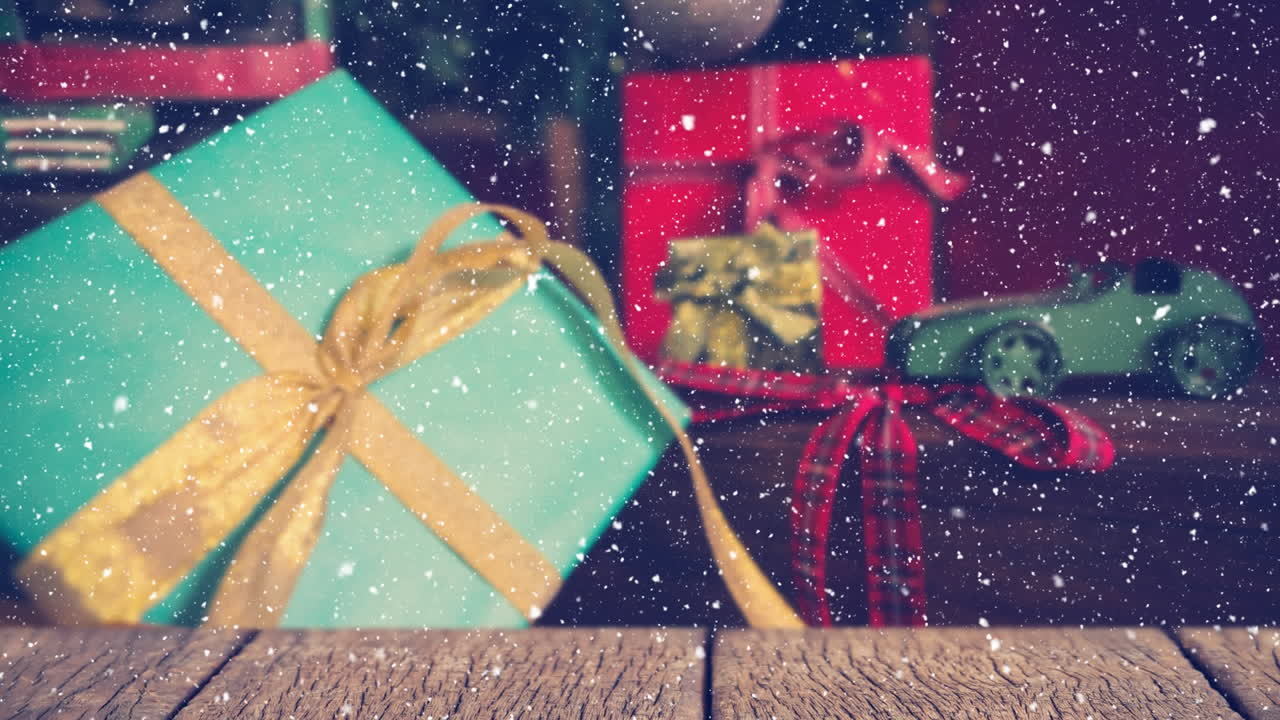 regalos de navidad combinados con la caída de nieve