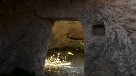 el interior de la cueva antigua