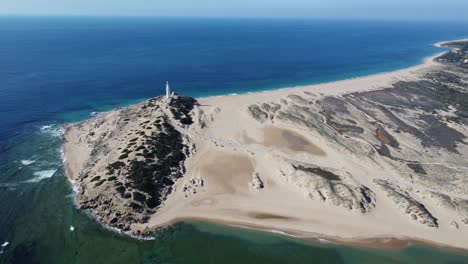 Increíble-Video-Aéreo-Del-Faro-De-Caños-De-Meca,-Océano-Atlántico