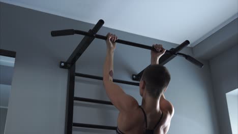 woman performing pull-ups