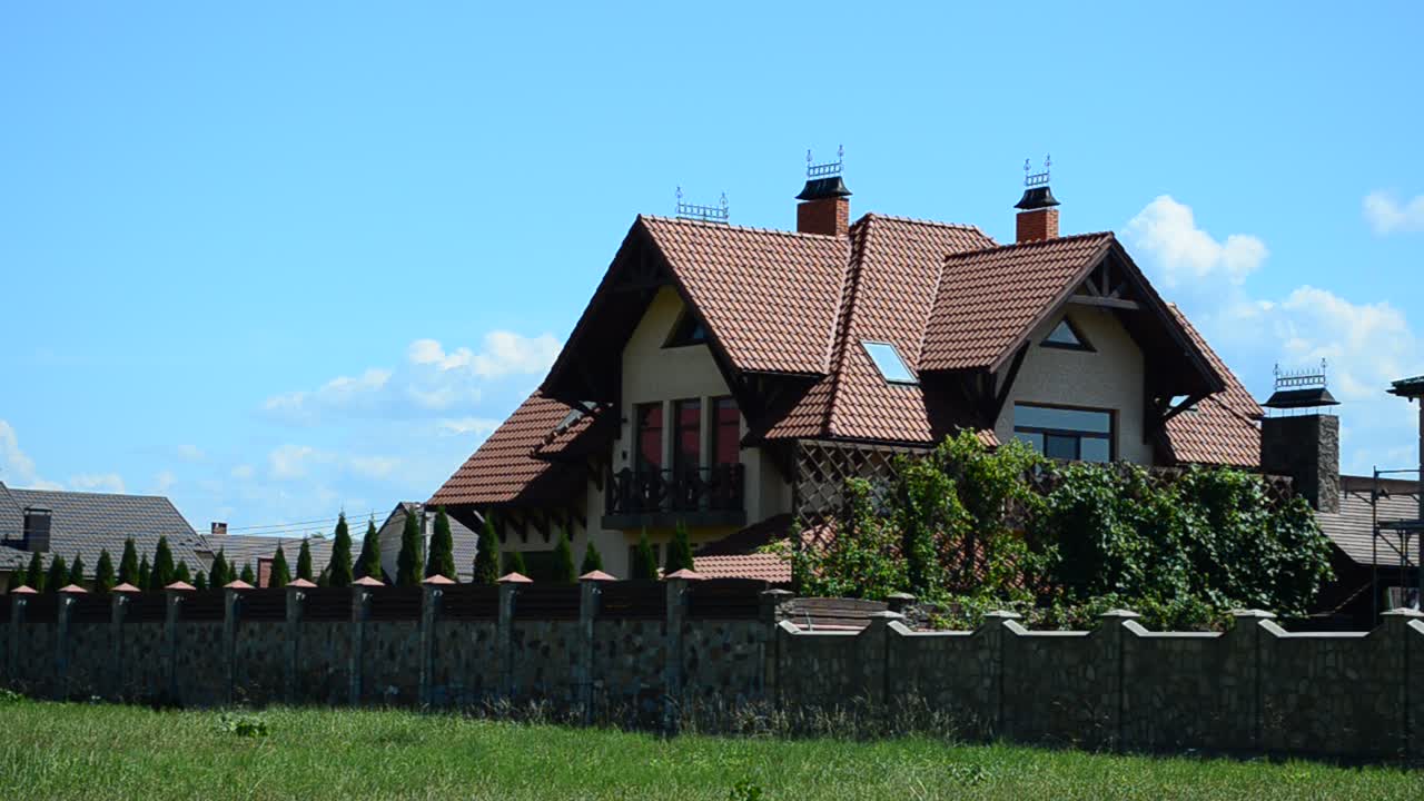 Haus im Sommer. Aufnahmen im Sommer.