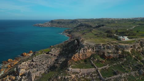 isla de gozo en la bahía de ramla, malta