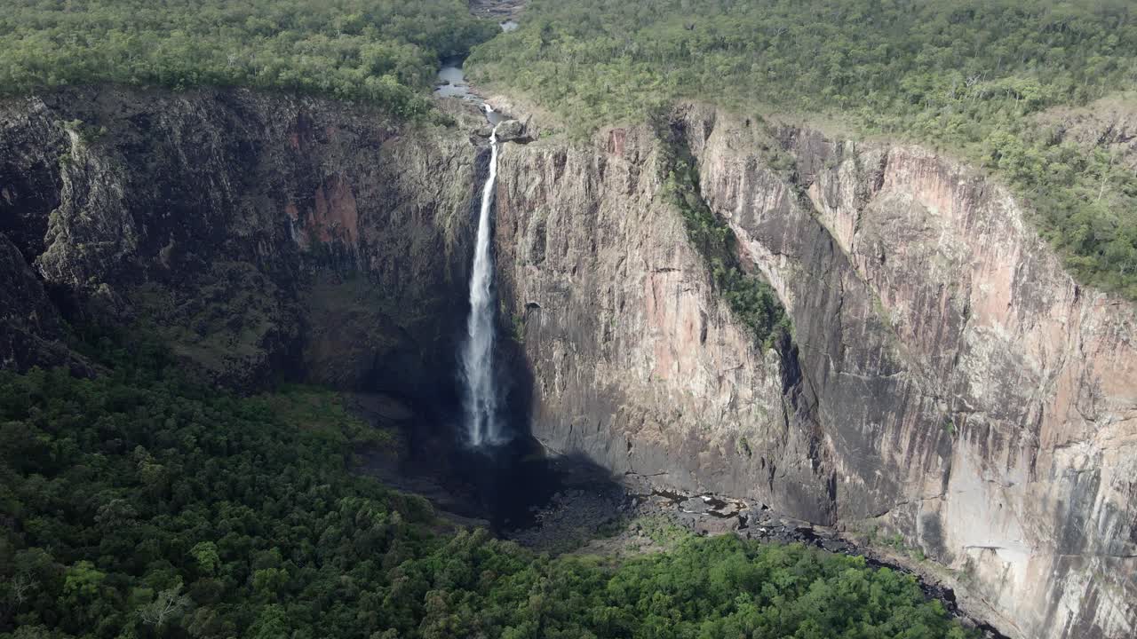 vista aérea de wallaman falls en qld, australia