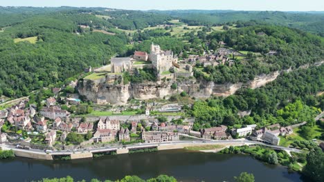 Beynac-et-Cazenac-Frankreich-Drohne,-Luftaufnahme-Aus-Hohem-Winkel