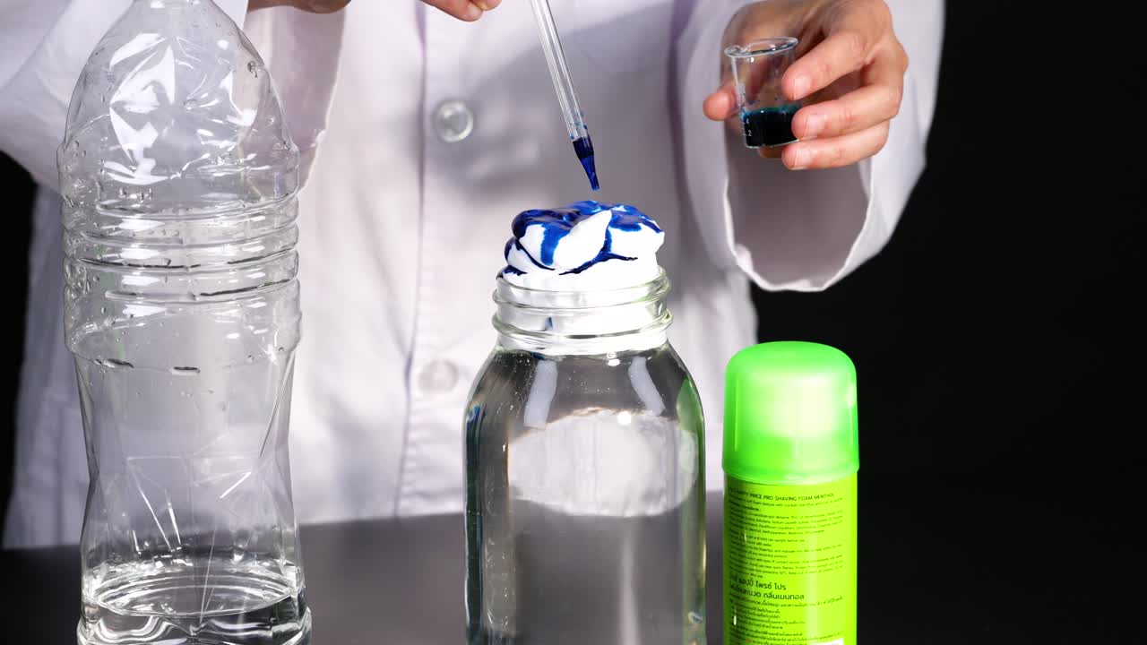 demostrando la formación de nubes con crema de afeitar