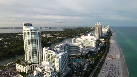 Drone-clip-of-the-Fontainebleau-Hotel,-Miami-Beach-Florida