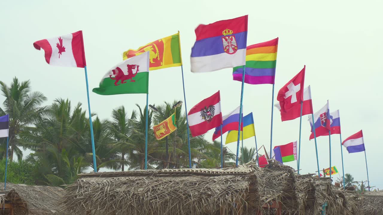 флаги всех стран мира на пляже