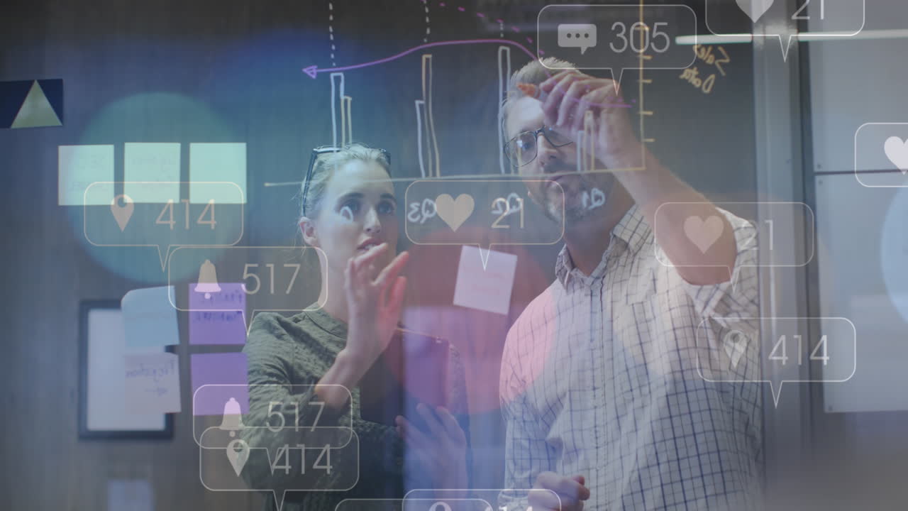 animación del procesamiento de datos financieros sobre diversas personas de negocios en la oficina