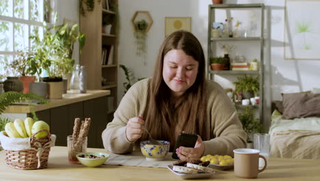 healthy woman eating breakfast