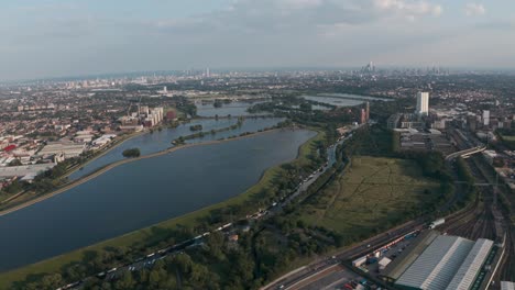 Dron-Dando-Vueltas-Sobre-Los-Depósitos-De-Agua-Del-Norte-De-Londres-Walthamstow-Tottenham