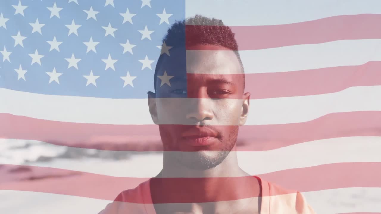 animación de la bandera de los estados unidos de américa sobre un hombre afroamericano en la playa
