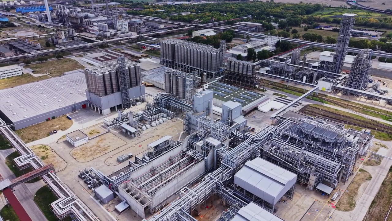 Gasoline production facility shows energy industry in action