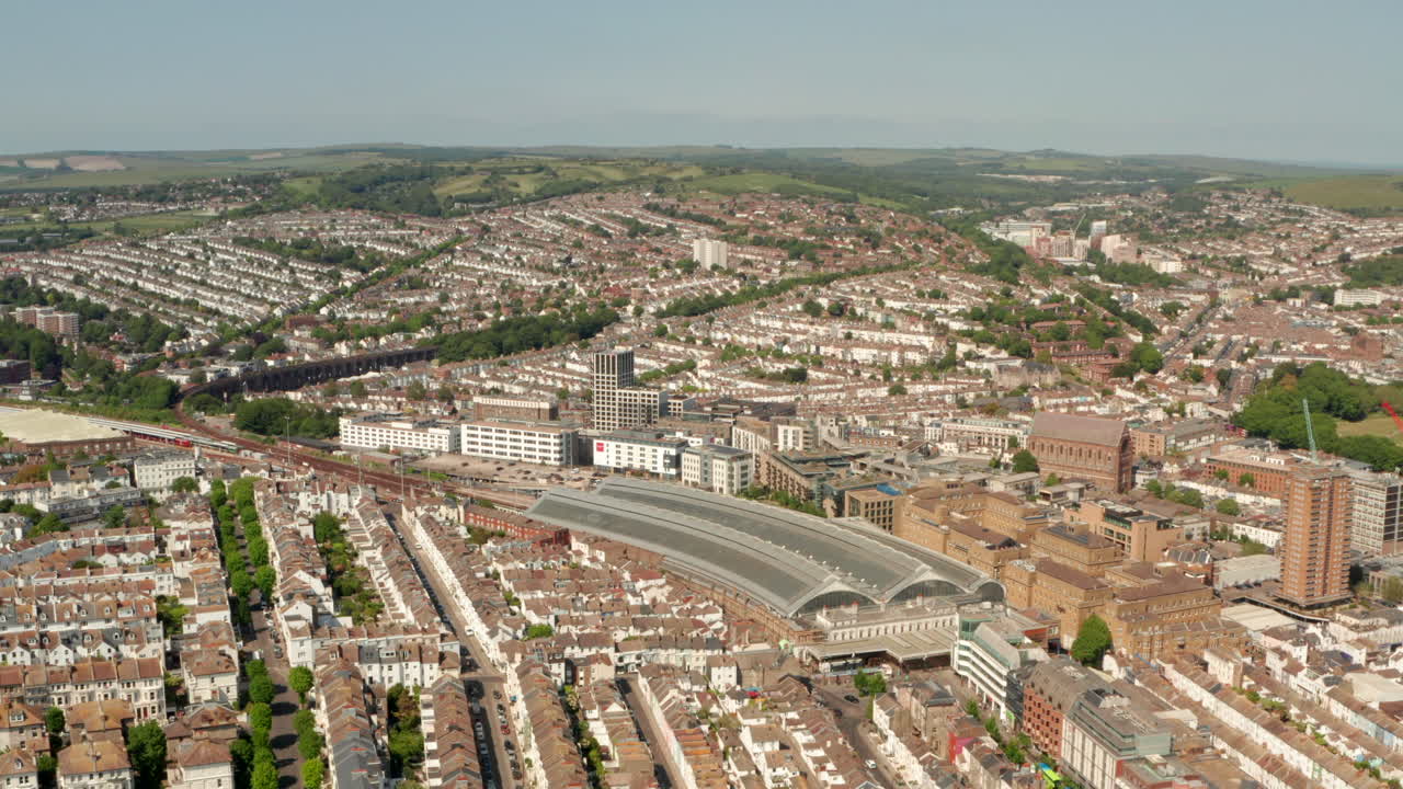 브라이턴 철도역 의 상승 하는 공중 촬영