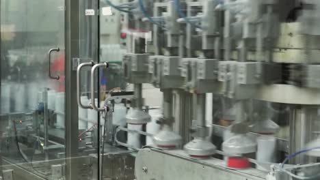 línea automatizada de rellenado y envasado de botellas