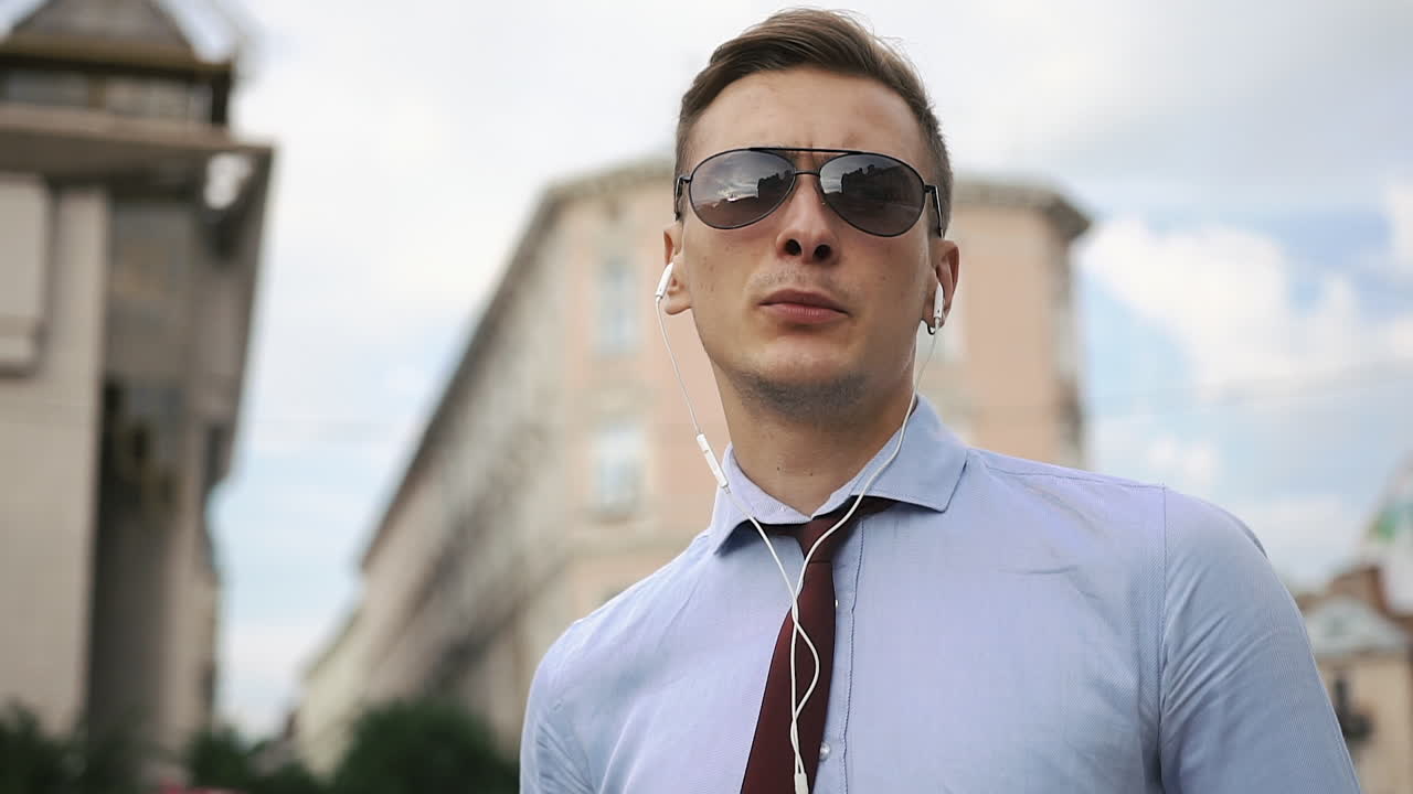 Man with sunglasses and headphones in the city