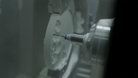 máquina de corte por cnc de coronas de zirconia a partir de circonia sin cocer