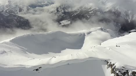 Luz-Perfecta-En-La-Cima-Nevada-De-Rohr-Ridge,-Columbia-Británica---Canadá