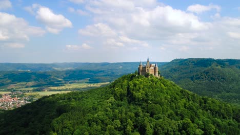 Burg-Hohenzollern,-Deutschland.-FPV-Drohnenflüge-Aus-Der-Luft.