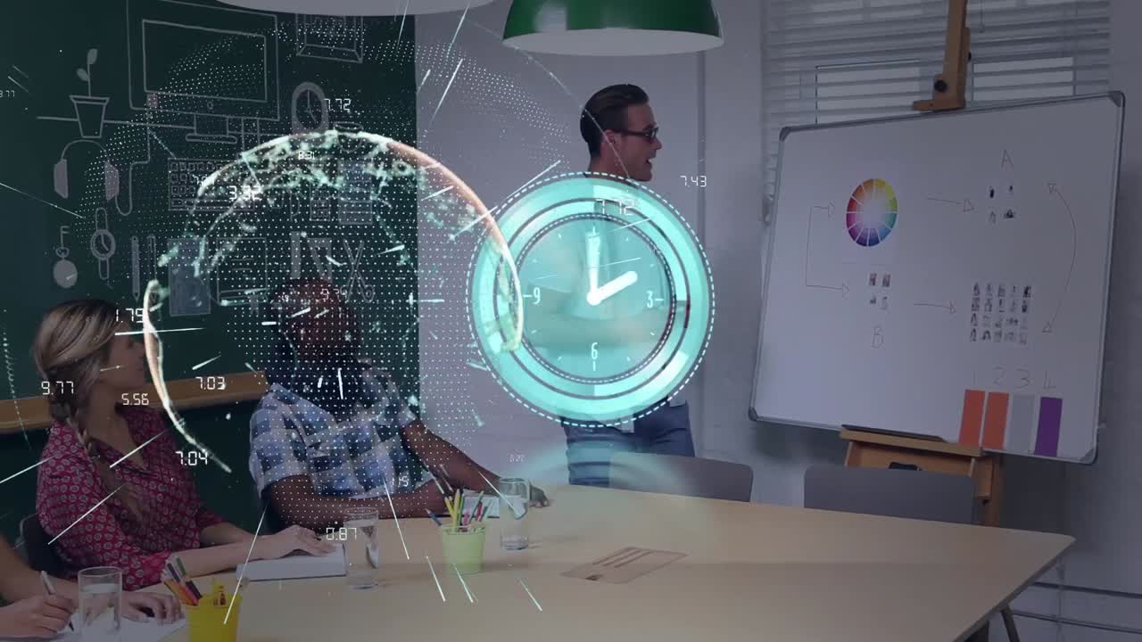 animación de la red global y reloj en el procesamiento de datos del escáner sobre colegas de oficina en la reunión