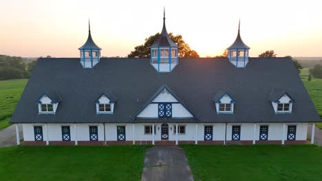 Aerial-view-of-stables-and-barn-at-a-horse-farm-in-Lexington,-Kentucky