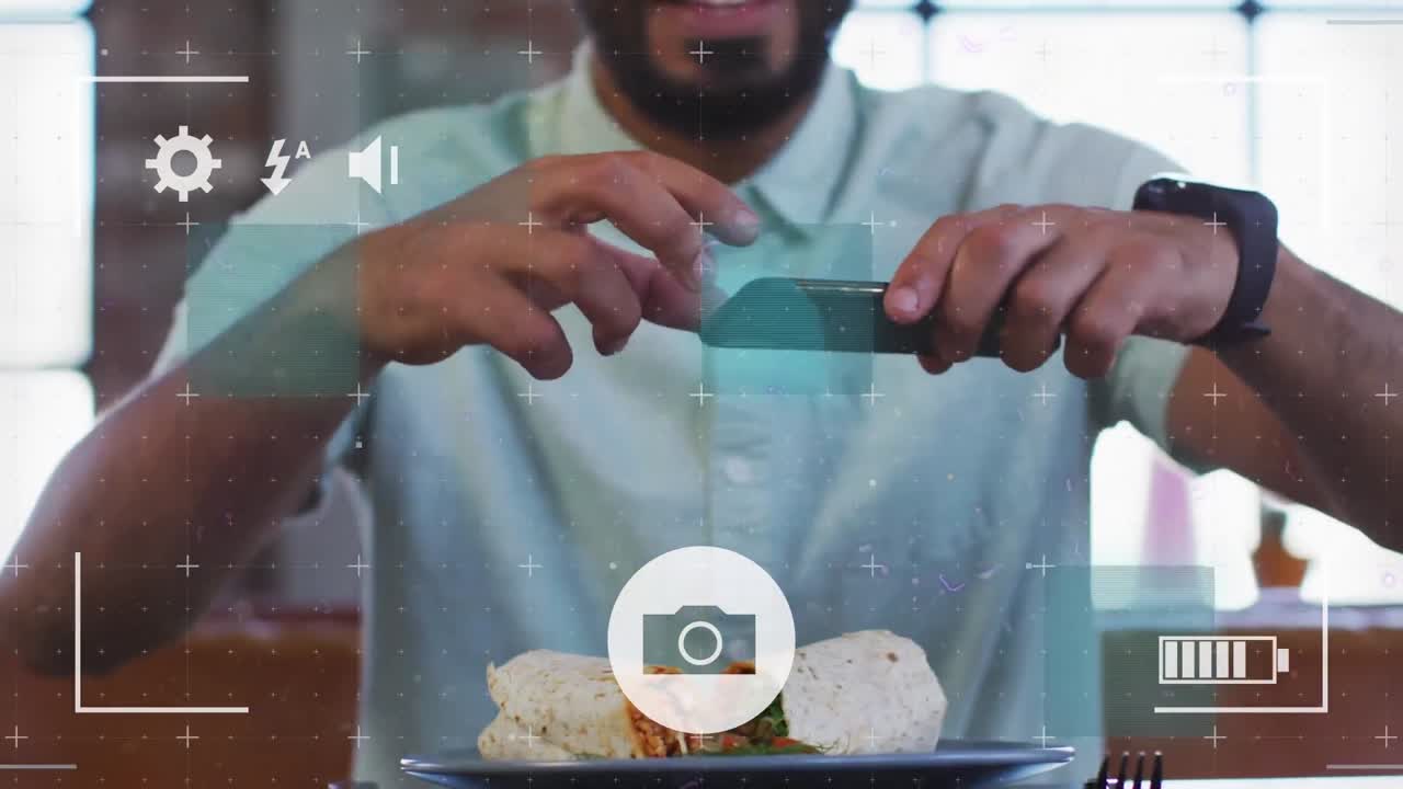 Animation af digital grænseflade over mand, der tager billeder af mad med smartphone