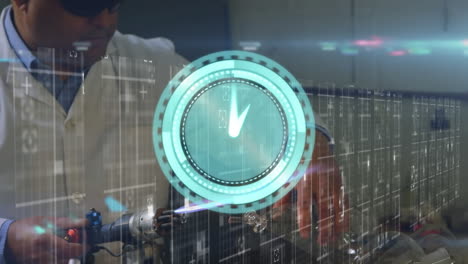 animación de reloj en movimiento sobre científico masculino biracial trabajando en el laboratorio