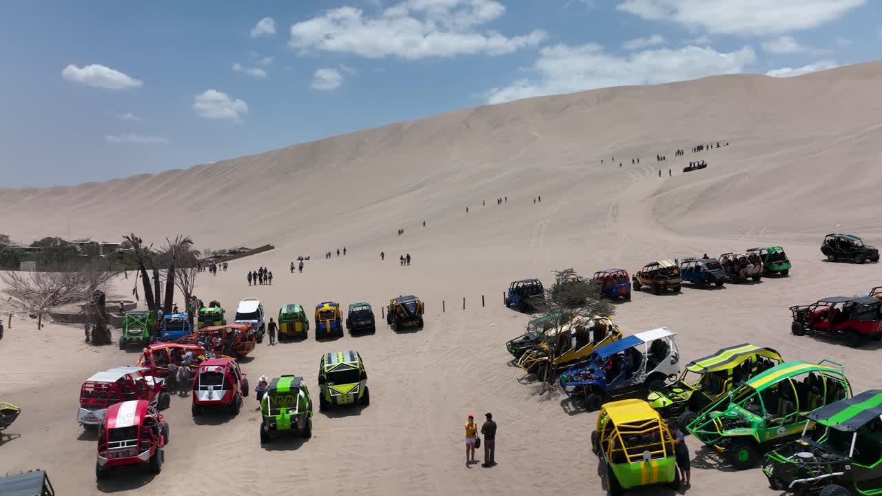 buggies de dunas en huacachina, desierto de perú