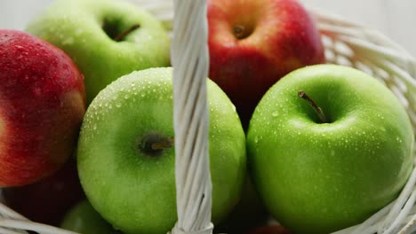 Mixed-green-and-red-apples-in-basket