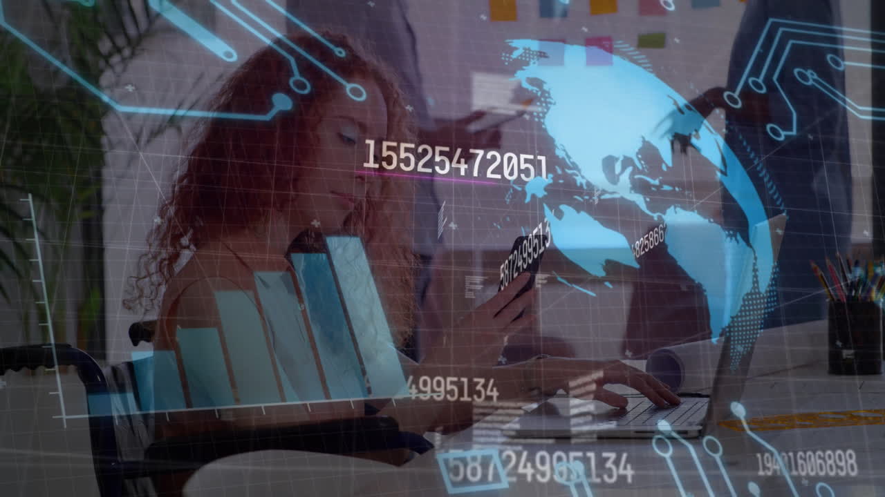 animación de gráfico, globo, número, codificación sobre mujer de negocios caucásica usando teléfono inteligente y portátil