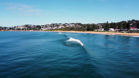 Drohne-Luftlandschaft-Szenische-Aufnahme-Von-Stand-up-paddle-board-Und-Blick-Auf-Terrigal-Beach-Pazifischer-Ozean-Zentrale-Küste-Nsw-Australien-3840x2160-4k