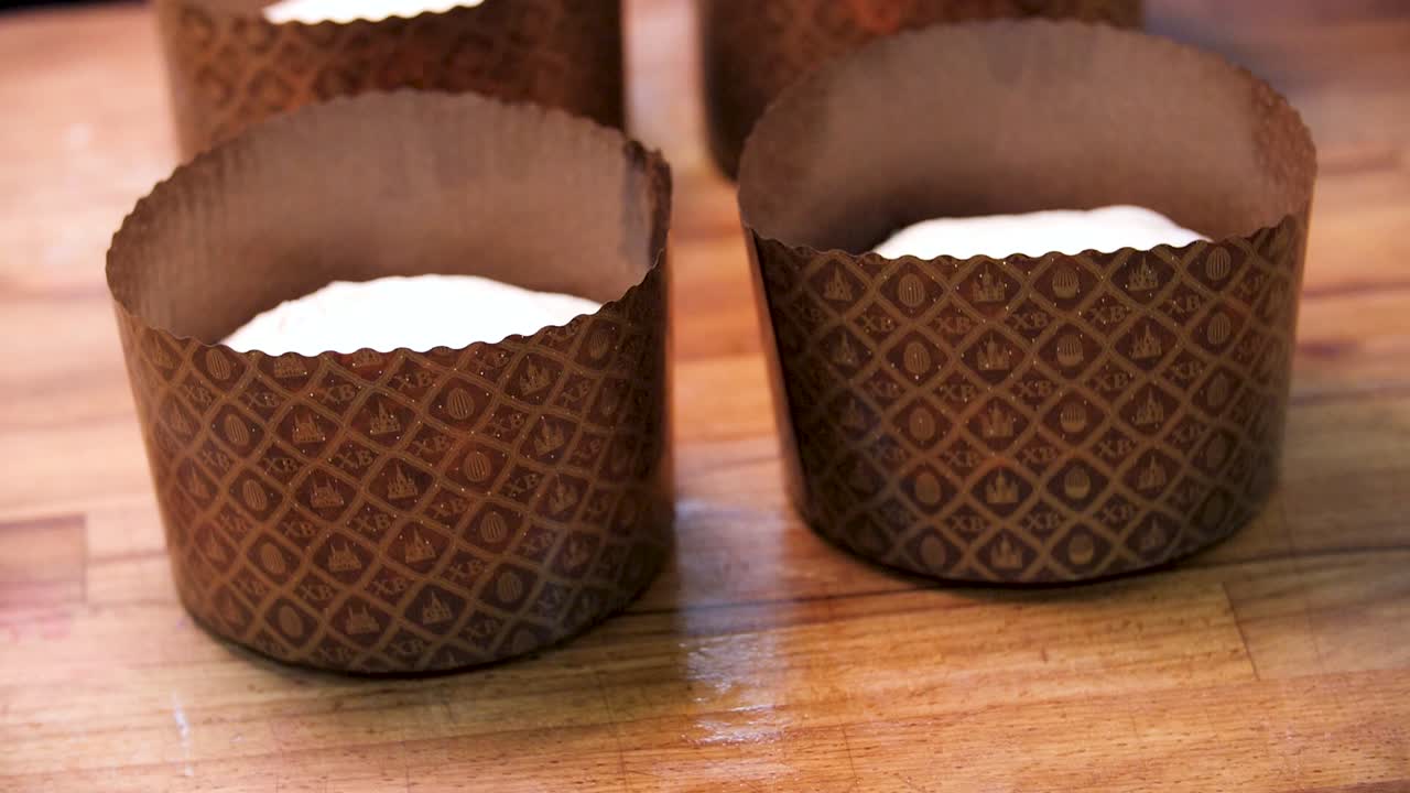Preparazione del pane pasquale (Kulich)